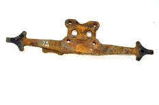 Кронштейн воздушной подушки, вспомогательного моста, левый DAF XF95 (01.02-12.06)