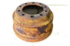 Тормозной барабан вспомогательного моста, левый INTERNATIONAL 9800 (-)