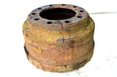 Тормозной барабан ведущего моста, правый INTERNATIONAL 9800 (-)