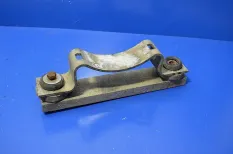 Кронштейн глушителя INTERNATIONAL 9800 (-)