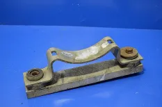 Кронштейн глушителя INTERNATIONAL 9800 (-)