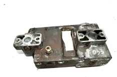 Кронштейн масляного фильтра INTERNATIONAL 9800 (-)