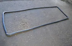 Уплотнитель переднего стекла DAF XF105 (01.05-)