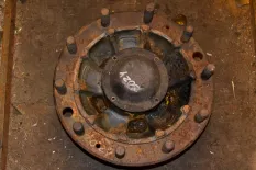 Ступица, барабанные тормоза, передний мост, левая DAF 95XF (01.97-12.02)