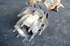 Ступица ведущего моста барабанные тормоза, левая FREIGHTLINER FLD 120 (-)