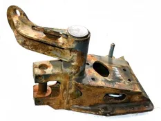 Кронштейн воздушной подушки, вспомогательного моста, правый MERCEDES-BENZ Axor (01.01-12.04)