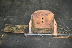 Кронштейн воздушной подушки, вспомогательного моста, левый MERCEDES-BENZ Axor (01.01-12.04)