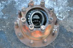 Ступица ведущего моста барабанные тормоза, правая INTERNATIONAL 9800 (-)