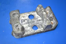 Кронштейн крыла ведущего моста, передний левый VOLVO FH12 2-seeria (01.02-)