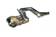 Петля нижней решетки радиатора, левая VOLVO FH12 2-seeria (01.02-)