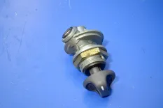 Выпускной клапан ручного тормоза IVECO Stralis (01.02-)