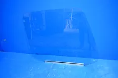 Стекло двери, правое VOLVO FM (01.05-)