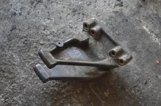 Кронштейн реактивной тяги, переднего моста, правый SCANIA 4-Series (01.95-12.04)