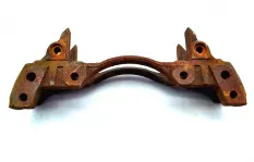 Скоба суппорта переднего моста, левая MERCEDES-BENZ Actros MP1 (01.96-12.02)