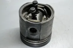 Поршень FREIGHTLINER FLC 120 (-)