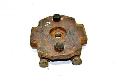 Клиновая проставка под рессору, ведущего моста, правая RENAULT TRUCKS Magnum Dxi (01.05-12.13)