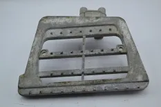 Кронштейн нижней подножки, правый DAF CF85 (01.01-)