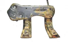 Кронштейн подножки, левый MERCEDES-BENZ Actros MP2/MP3 (01.02-12.14)