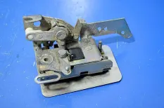 Замок двери, правый RENAULT TRUCKS Magnum Dxi (01.05-12.13)