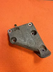 Кронштейн двигателя BMW 525i