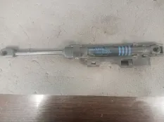 Амортизатор капота BMW 520dX