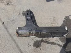 Центральная стойка кузова BMW 530 d