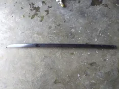 Молдинг стекла BMW 525i