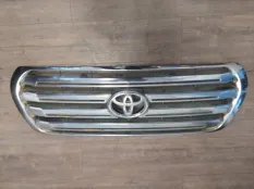 Решетка радиатора Toyota Land Cruiser