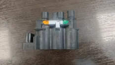 Блок клапанов пневмоподвески Land Rover Range Rover Sport