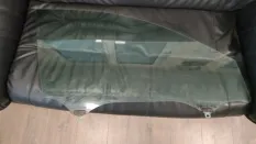 Стекло двери Toyota Camry
