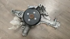 Насос водяной (помпа) Mercedes-Benz E500