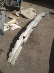 Усилитель бампера BMW 525i