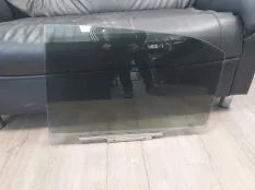 Стекло двери Toyota Camry