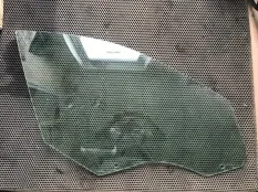 Боковое стекло BMW 528i