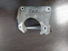 Кронштейн опоры двигателя BMW 525i