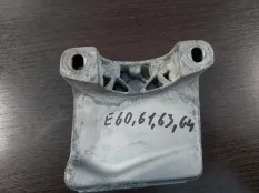 Кронштейн BMW 525i