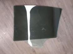 Стекло двери BMW 528i