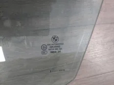 Стекло двери BMW 528i