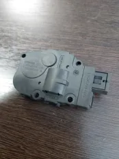 Моторчик заслонки печки MERCEDES GL 500 4MATIC