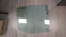 Стекло двери BMW 520i
