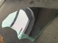 Стекло двери BMW X5