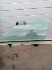 Стекло двери Toyota Camry