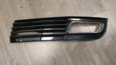 Решетка бампера передняя AUDI A8