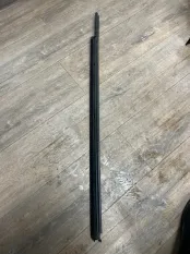 Уплотнитель паза стекла VOLKSWAGEN Touareg