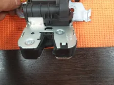 Замок багажника AUDI q7