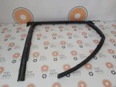 Молдинг стекла AUDI Q5