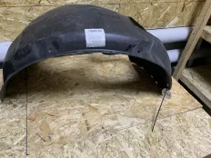 Подкрылок передний правый Mitsubishi Colt