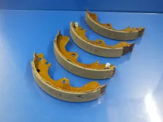 Задние колодки Toyota Cynos Starlet