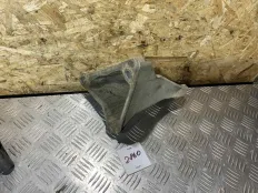 Правый кронштейн A4 A6 B5 C5 ADR 1.8