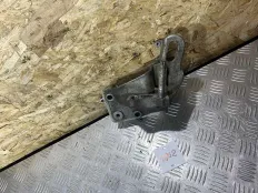 Правый кронштейн двигателя Ford Focus 2 1.6